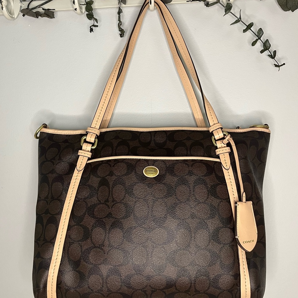 Coach Peyton Signature Pocket Tote - Picture 2 of 7